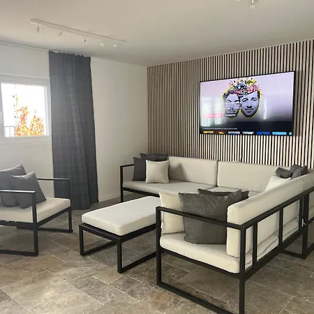 Renovated With Panoramic View * Cully