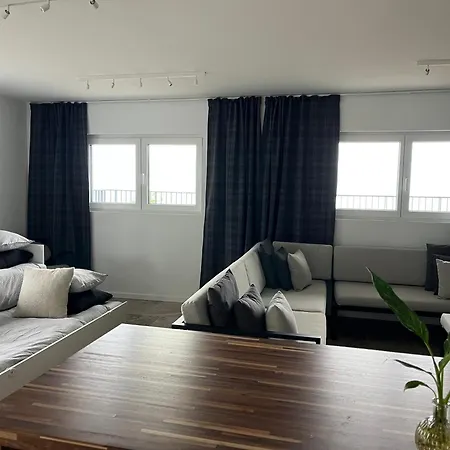 Renovated With Panoramic View 아파트